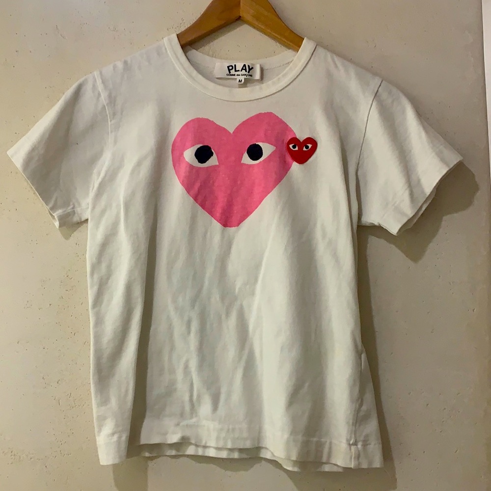 Very cute PLAY comme des garcons tee shirt